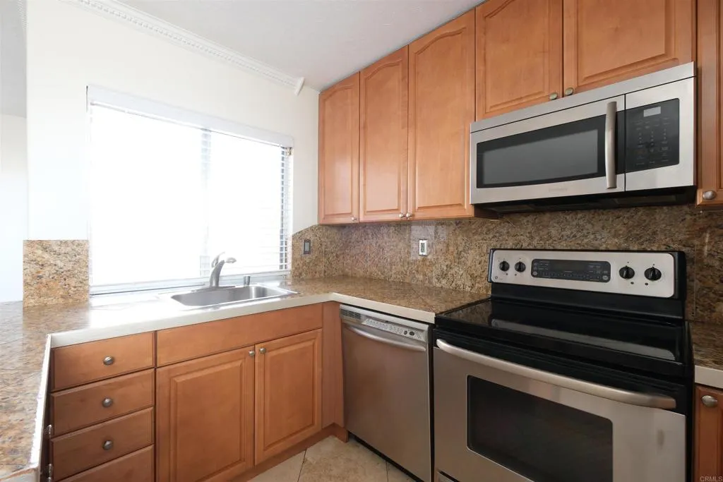 Additional image 8 of 3246 Ashford Street Unit D, San Diego, CA 92111