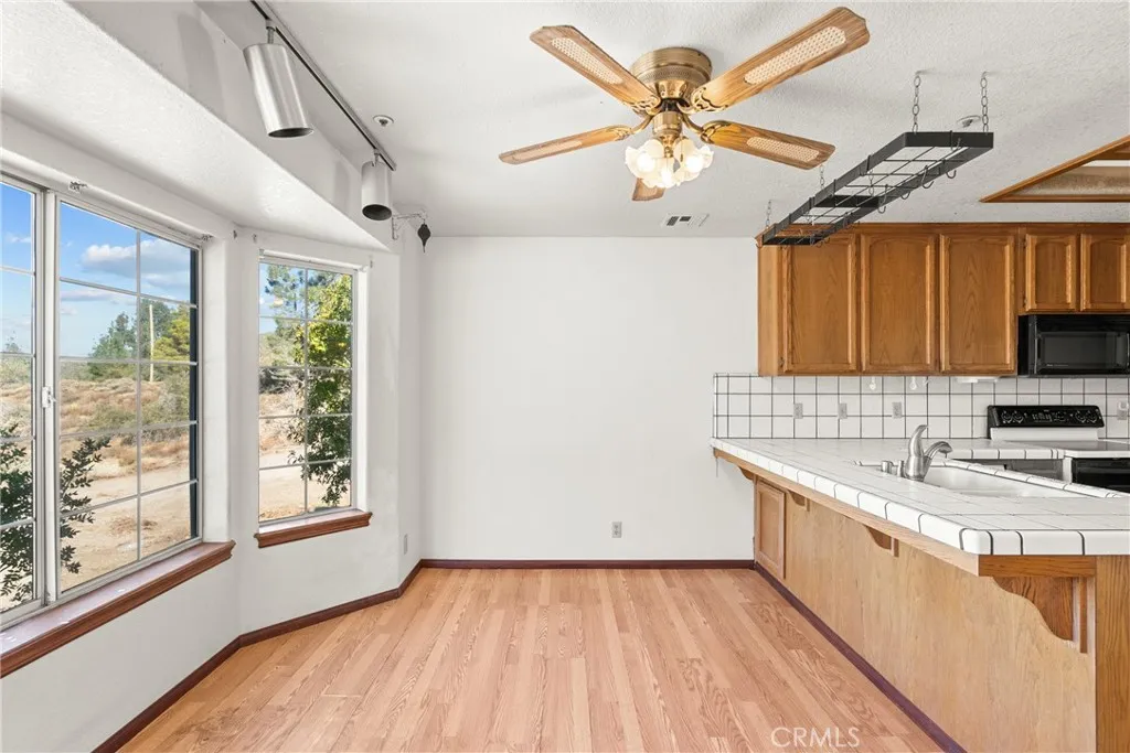 Additional image 93 of 47536 3 Points Road, Lake Hughes, CA 93532