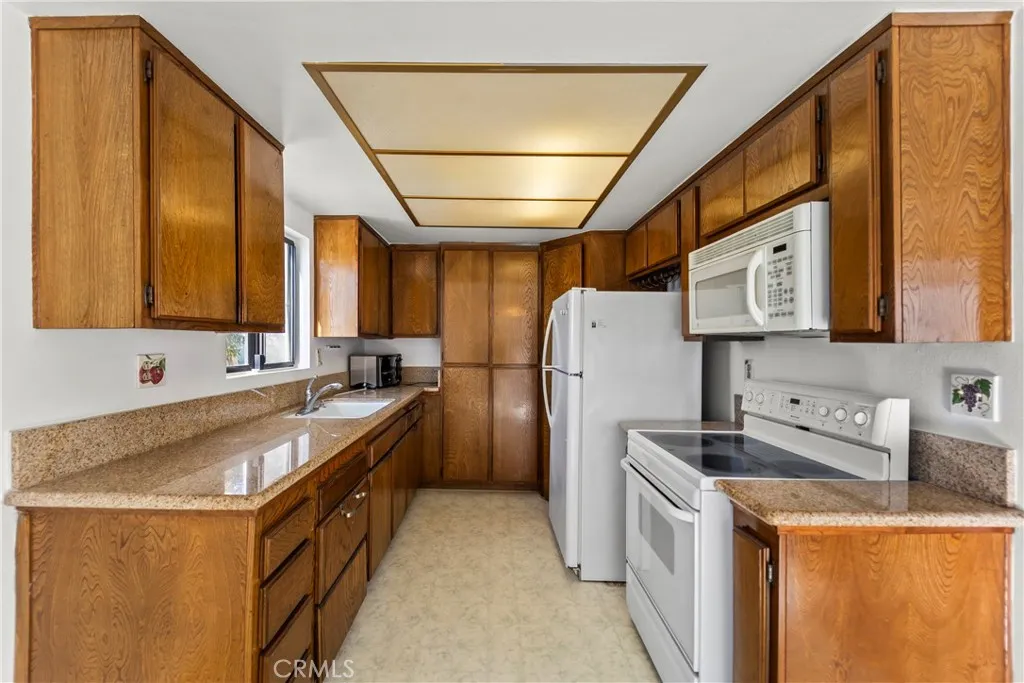 Additional image 9 of 15000 Halldale Avenue Unit 101, Gardena, CA 90247