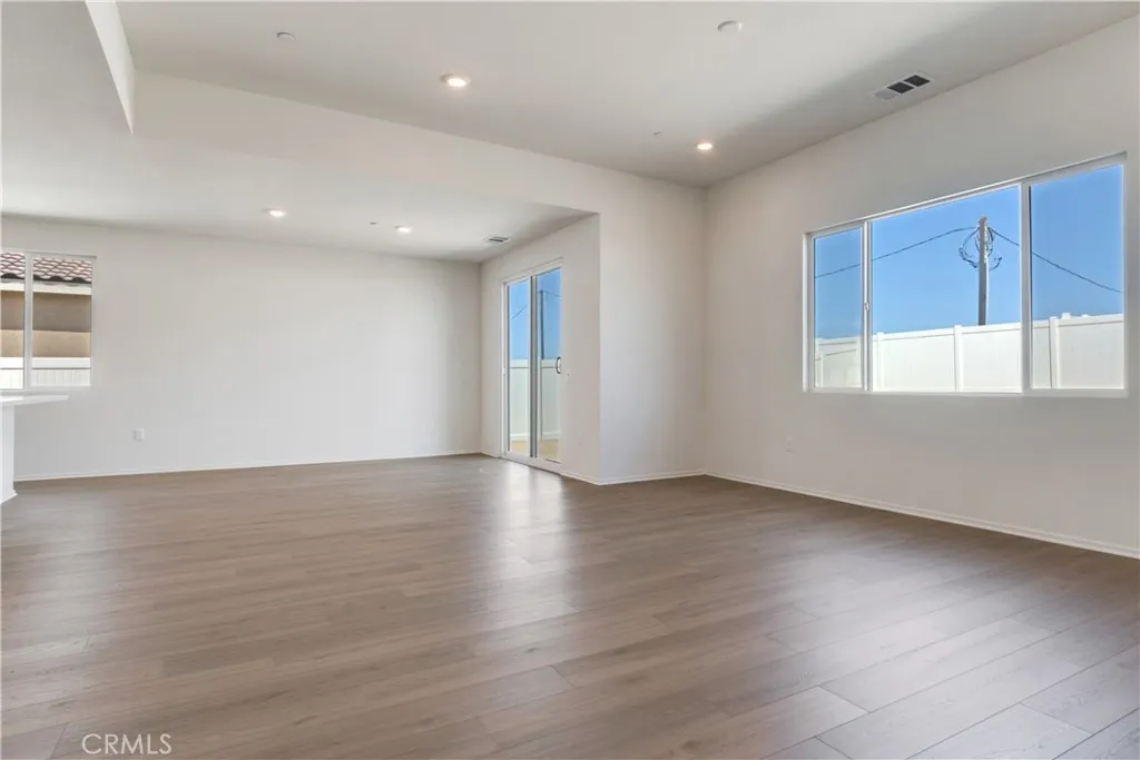 Additional image 7 of 1577 E Houlguin Street, Lancaster, CA 93535