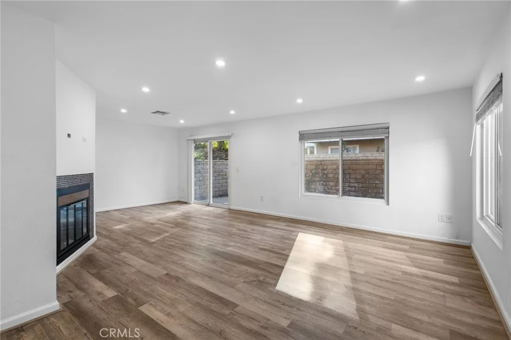 Additional image 3 of 31315 The Old Road Unit D, Castaic, CA 91384