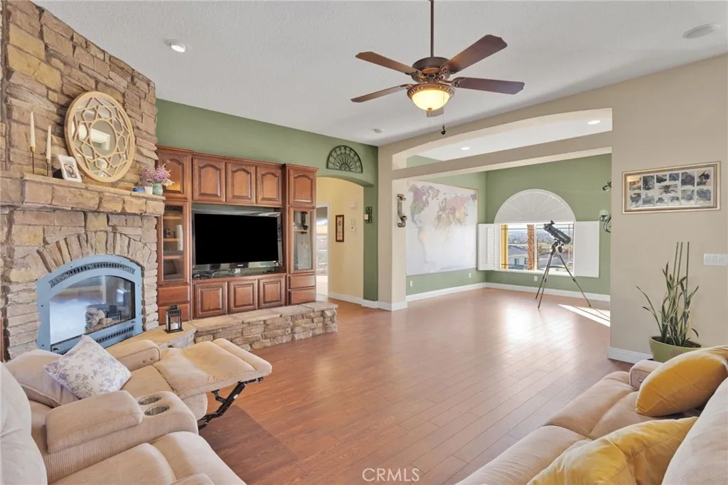 Additional image 9 of 13519 Sunset Dr, Apple Valley, CA 92308