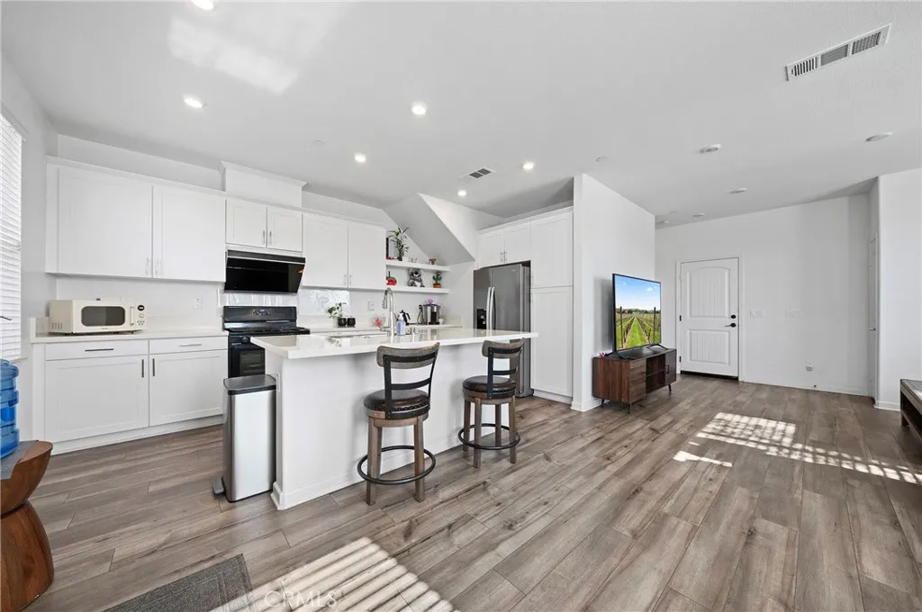 Additional image 13 of 981 W Clover Ave, Rialto, CA 92376