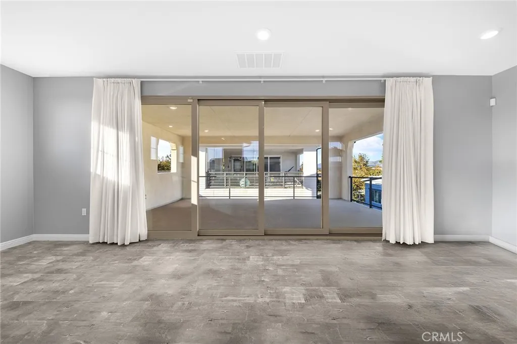 Additional image 39 of 115 Frame, Irvine, CA 92618