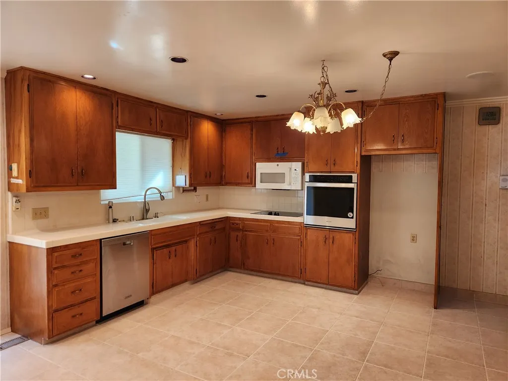 Additional image 12 of 657 W Cypress Ave, Redlands, CA 92373