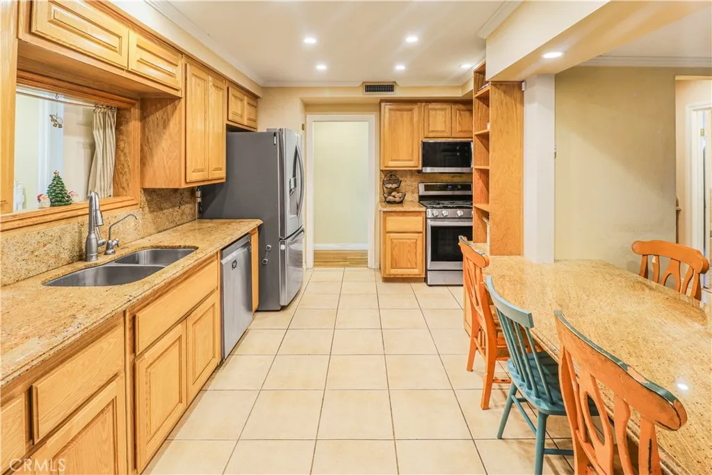 Additional image 4 of 833 S Kouri Ln, Anaheim, CA 92804