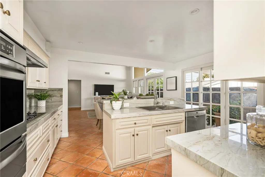 Additional image 109 of 337 Vista Baya, Costa Mesa, CA 92627