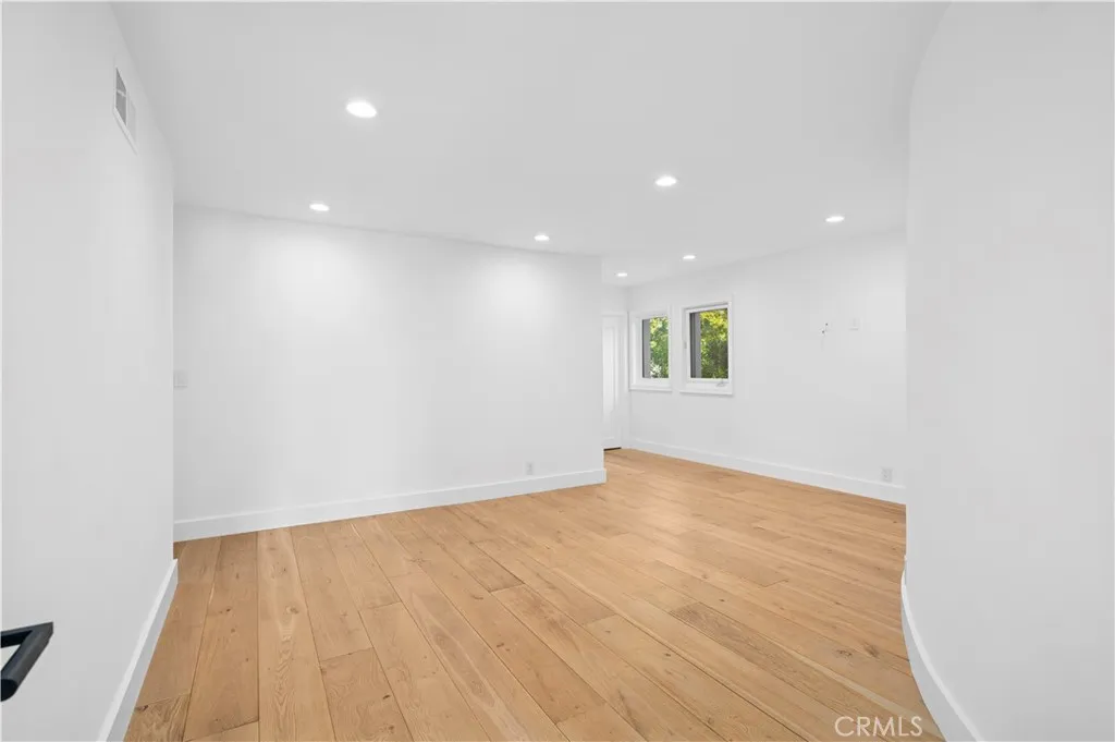 Additional image 15 of 2572 Bayshore Dr, Newport Beach, CA 92663