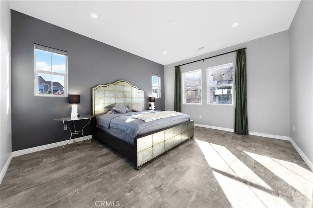 Additional image 32 of 115 Frame, Irvine, CA 92618