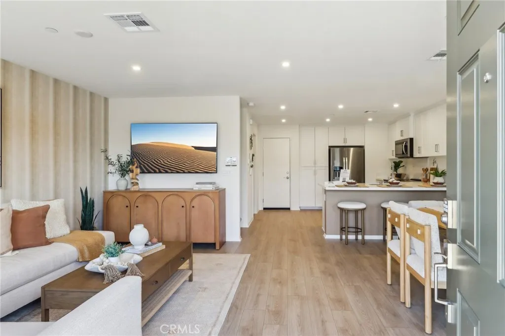 Additional image 3 of 15513 April Dawn Way Unit 3, Fontana, CA 92336