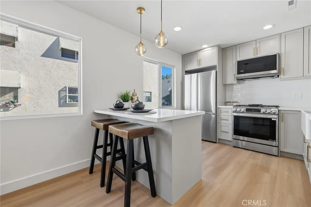 Additional image 48 of 9502 Via Salerno, Burbank, CA 91504