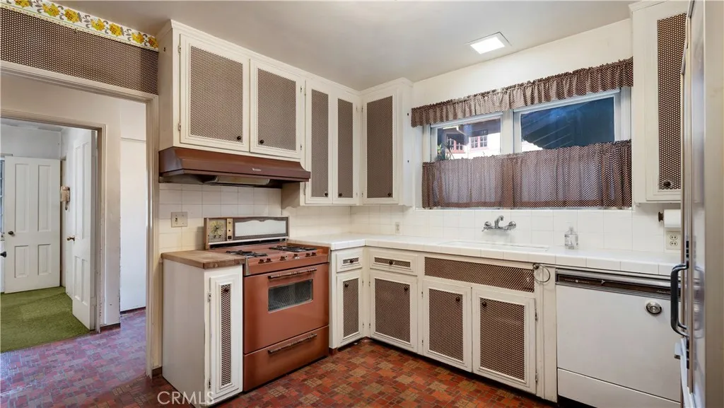 Additional image 52 of 1804 N Heliotrope Drive, Santa Ana, CA 92706