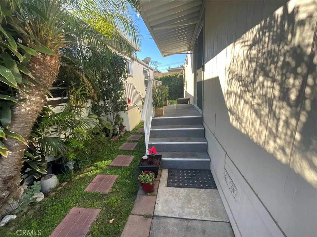 Additional image 4 of 2060 Newport Blvd, Costa Mesa, CA 92627