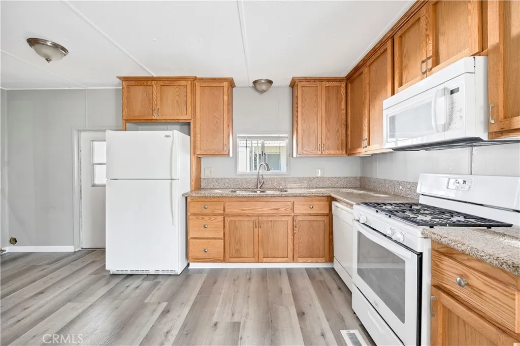 Additional image 7 of 845 S Lyon Ave, Hemet, CA 92543