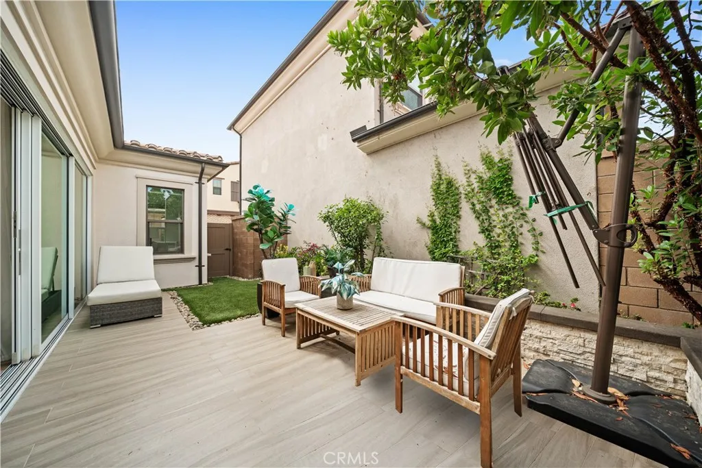 Additional image 53 of 67 Runner, Irvine, CA 92620