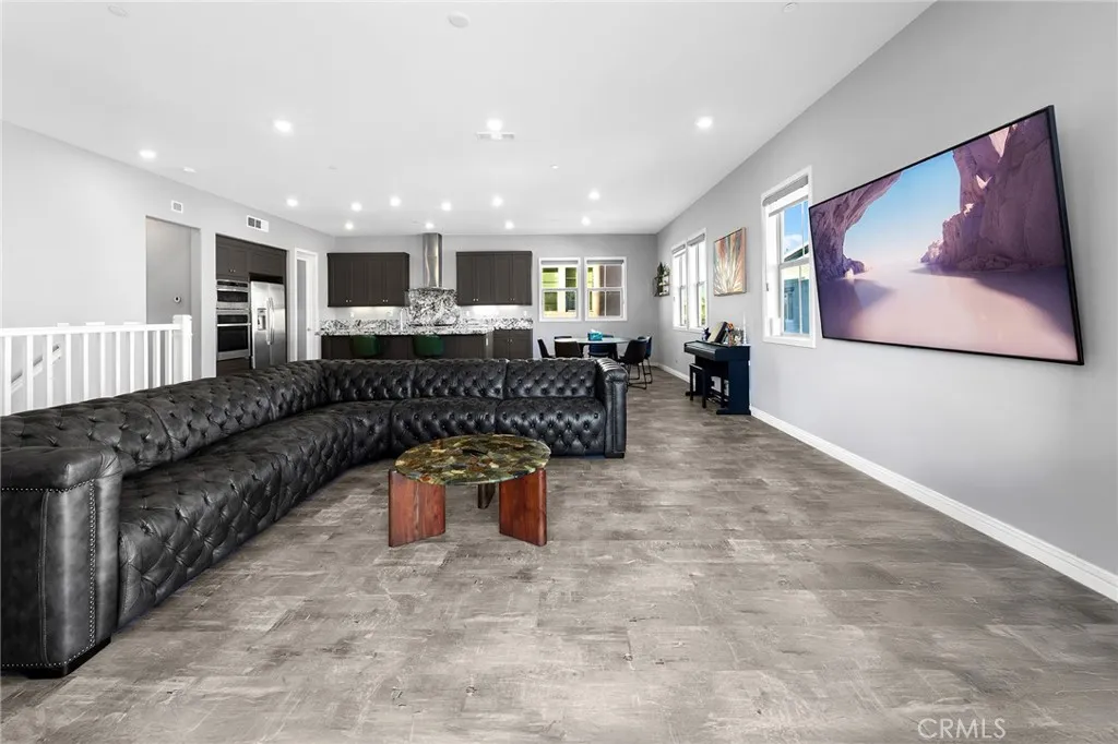 Additional image 91 of 115 Frame, Irvine, CA 92618