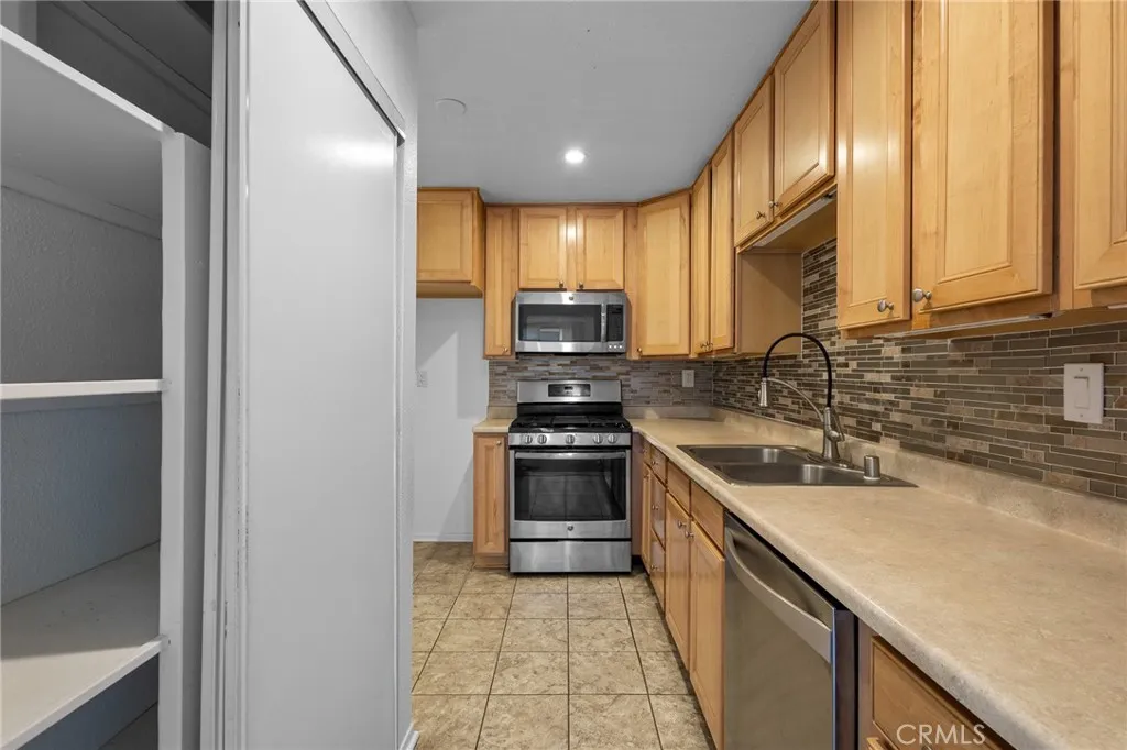 Additional image 10 of 31315 The Old Road Unit D, Castaic, CA 91384