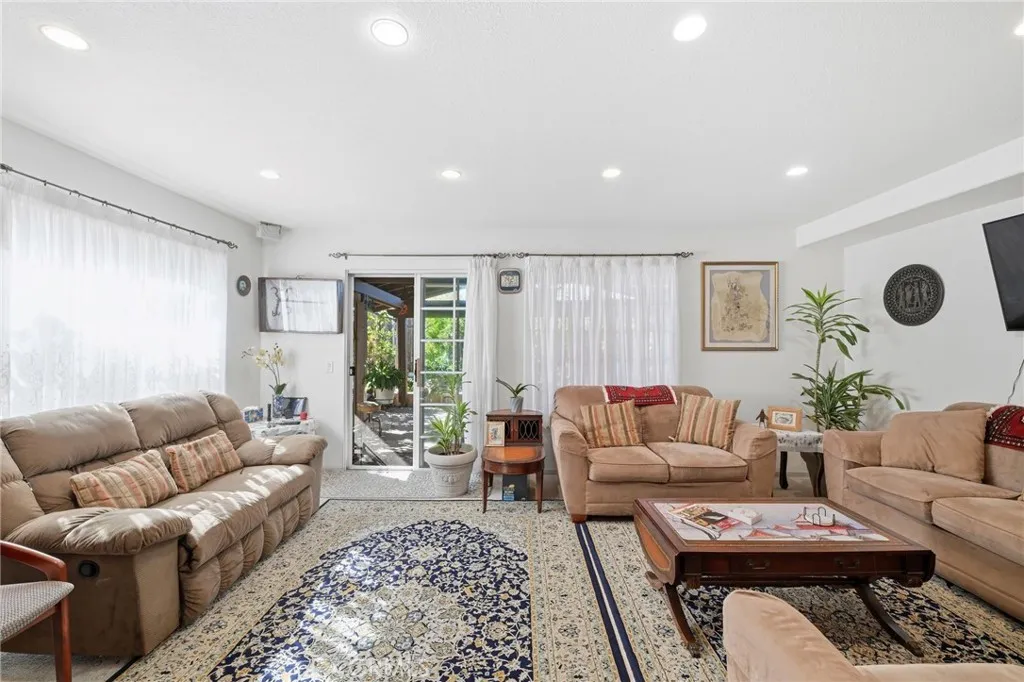 Additional image 12 of 7857 Embry Point Pt, San Diego, CA 92126