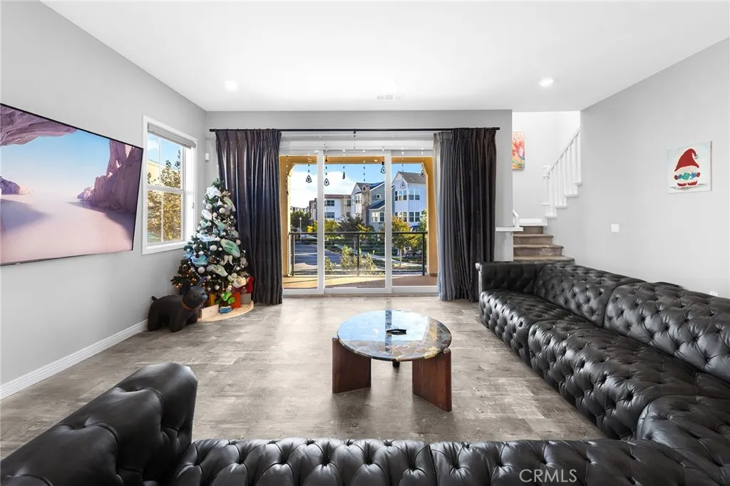 Additional image 89 of 115 Frame, Irvine, CA 92618