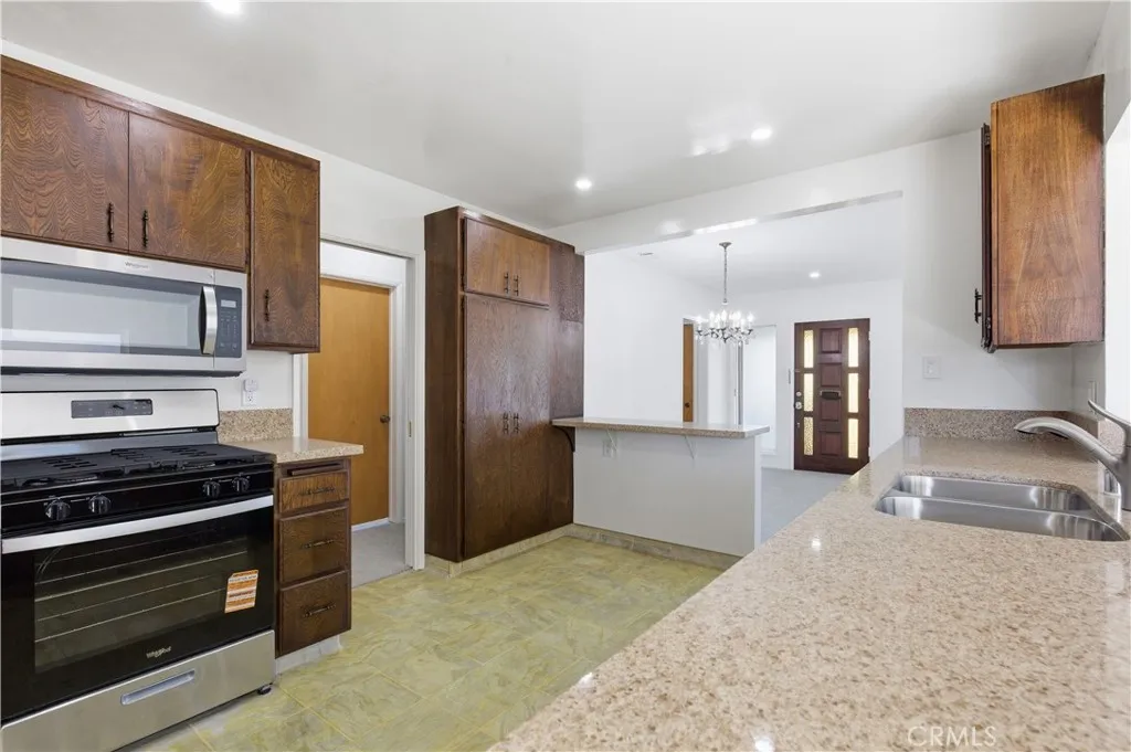 Additional image 69 of 5300 E 28th St, Long Beach, CA 90815