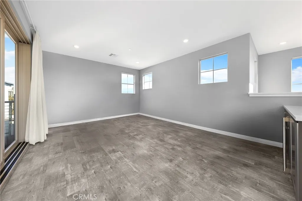 Additional image 49 of 115 Frame, Irvine, CA 92618