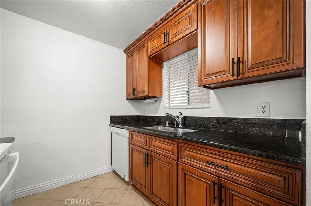 Additional image 16 of 2507 E 15th Street Unit 204, Long Beach, CA 90804