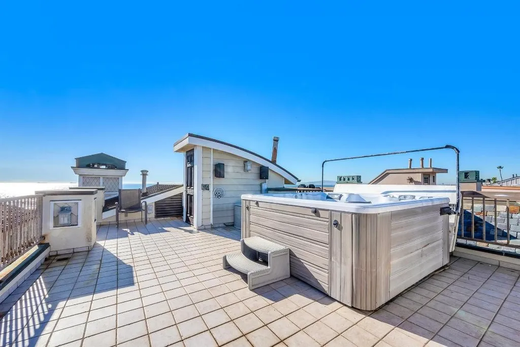 Additional image 33 of 47 Surfside Ave, Surfside, CA 90743