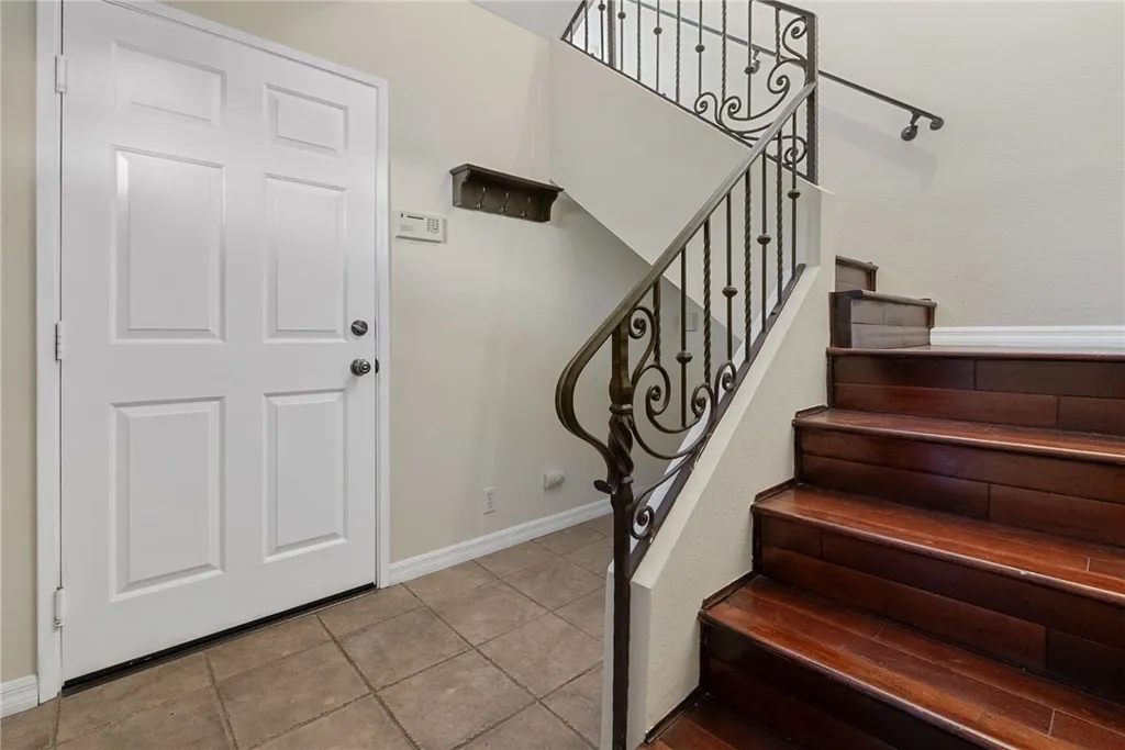 Additional image 24 of 221 Violet Ave, Monrovia, CA 91016