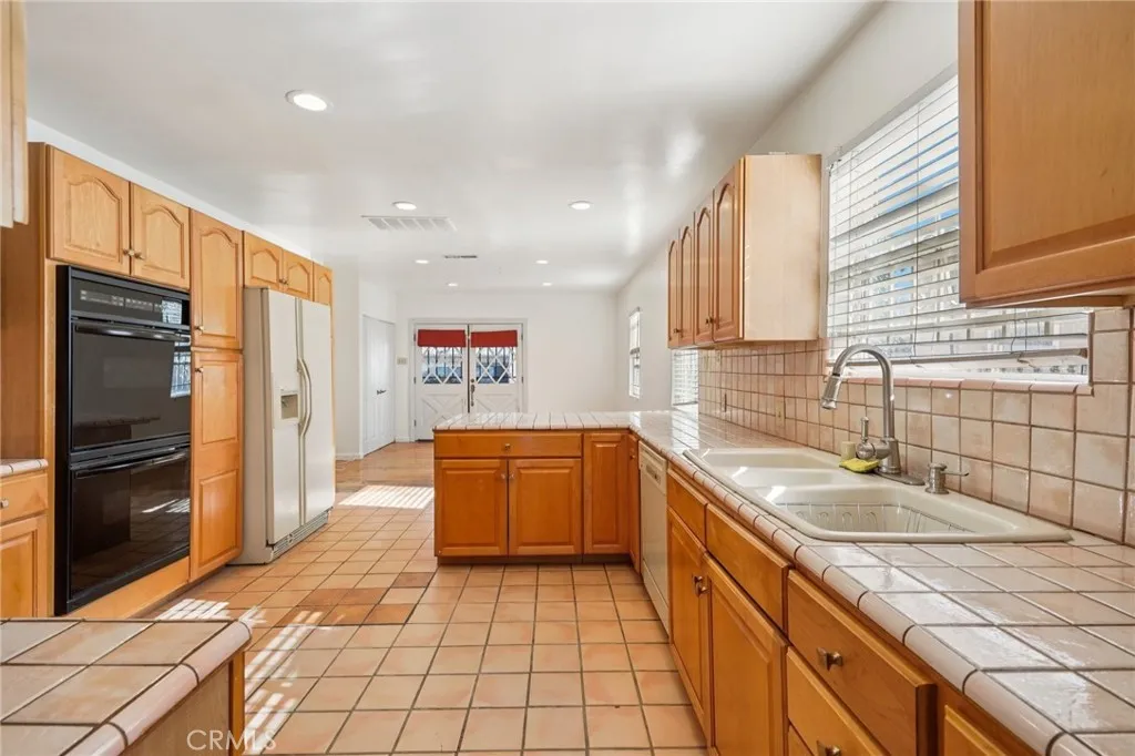 Additional image 10 of 6608 Arlington Avenue, Los Angeles, CA 90043