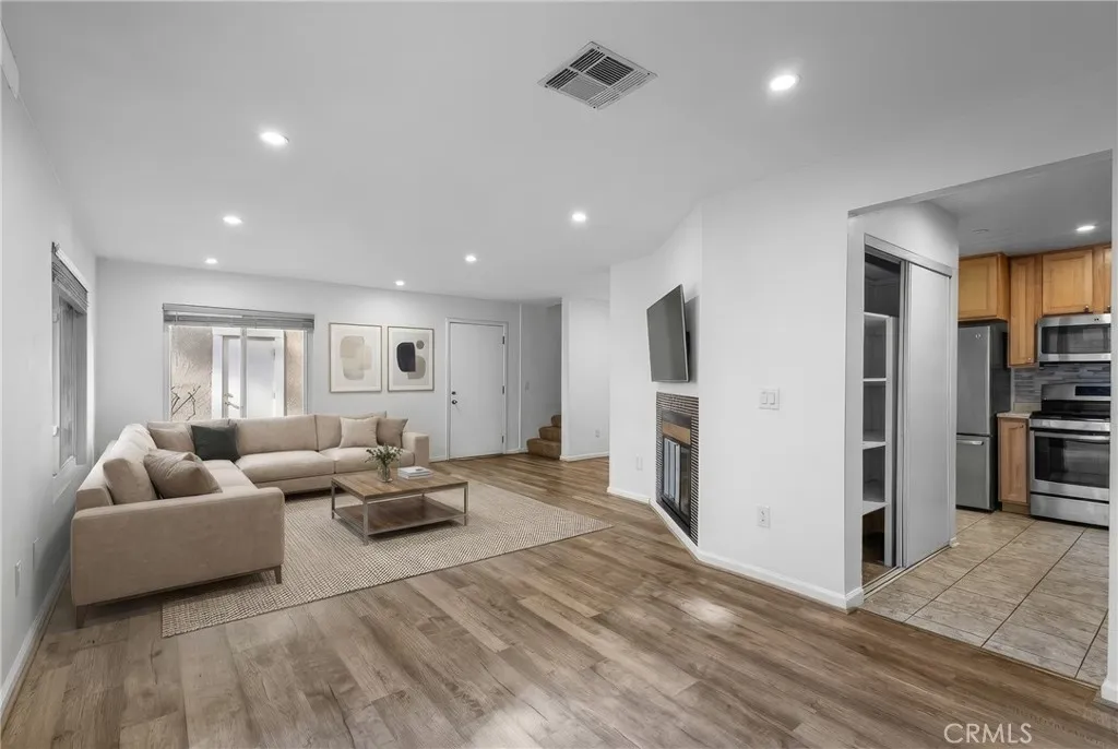 Additional image 37 of 31315 The Old Road Unit D, Castaic, CA 91384