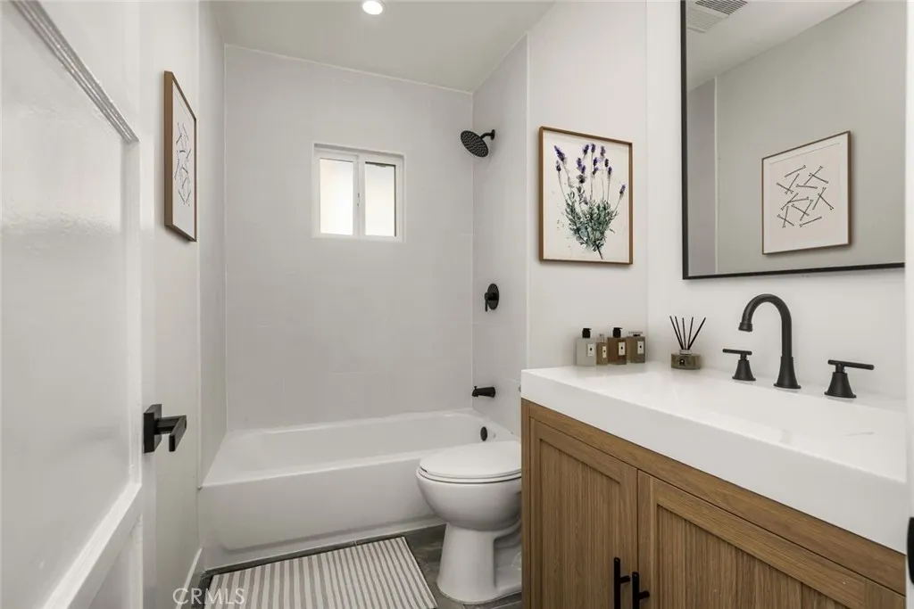 Additional image 28 of 10640 S Gramercy Pl, Los Angeles, CA 90047