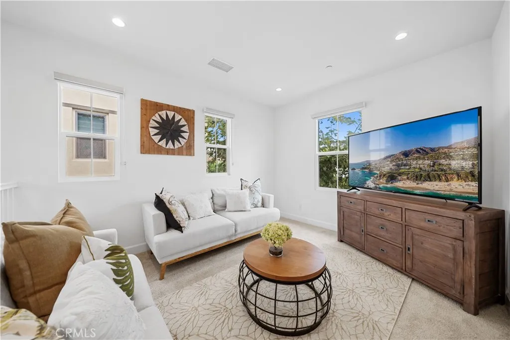 Additional image 28 of 67 Runner, Irvine, CA 92620