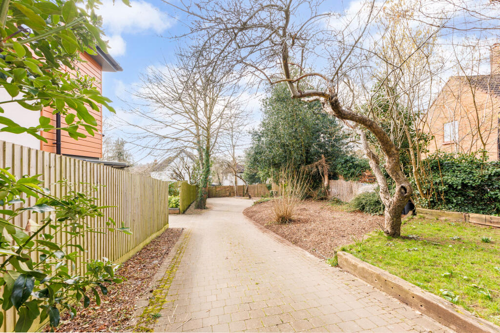 Additional image 10 of Hill Close, Harpenden, AL5