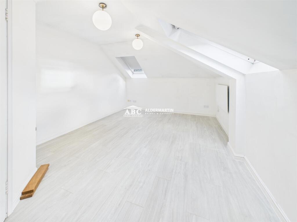 Additional image 4 of Oakwood Road, Bricket Wood