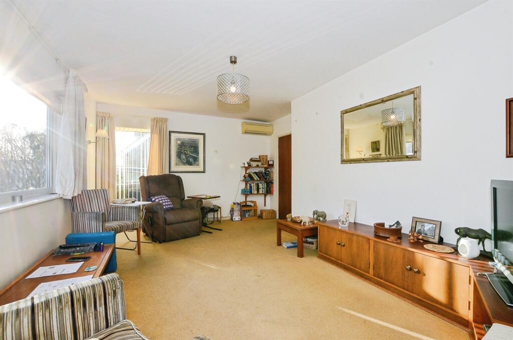 Additional image 3 of Long Buftlers, Harpenden