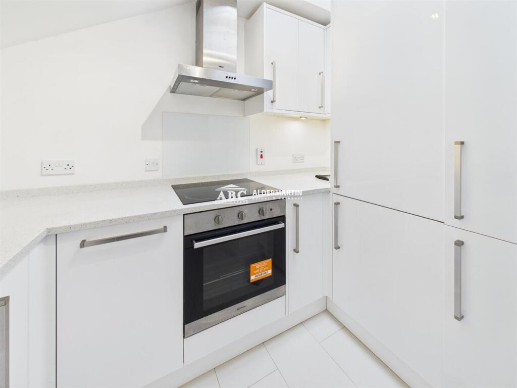 Additional image 10 of Oakwood Road, Bricket Wood