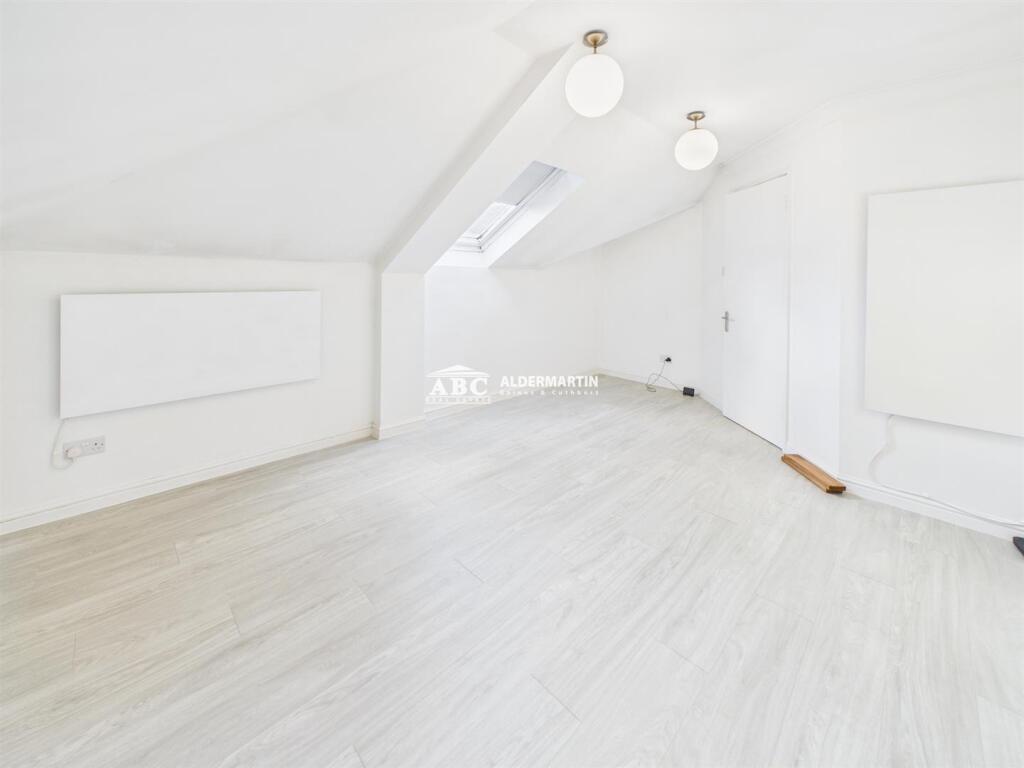 Additional image 5 of Oakwood Road, Bricket Wood