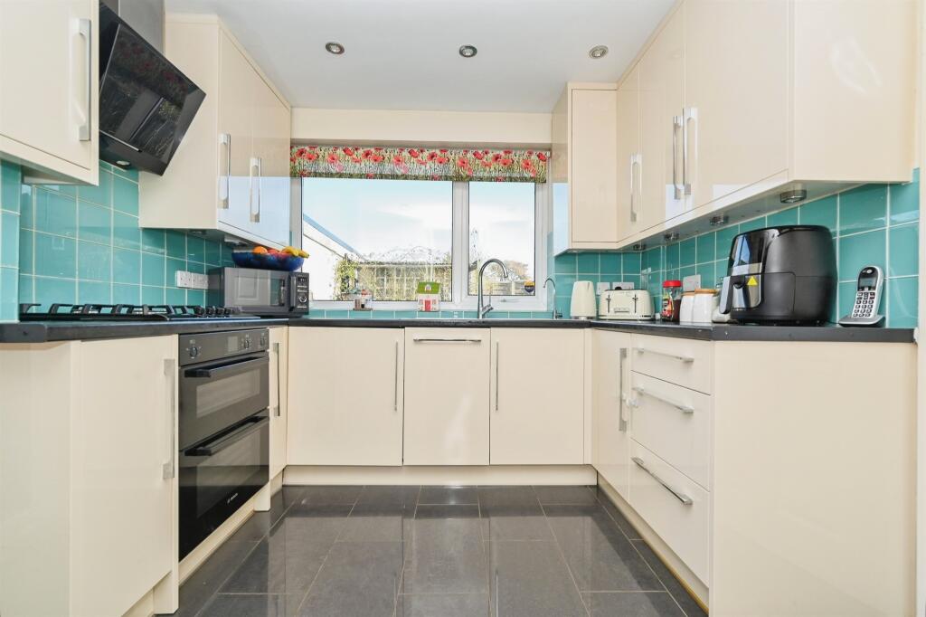 Additional image 3 of Maplefield, Park Street, St. Albans