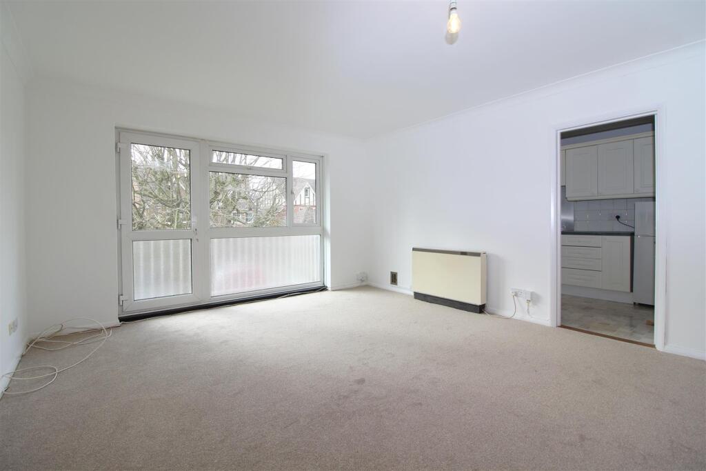 Additional image 3 of Avenue Road, St. Alban, Hertfordshire