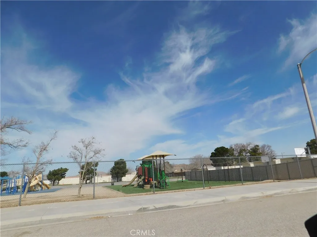 6 Avenue M, Lake Los Angeles, CA 93536