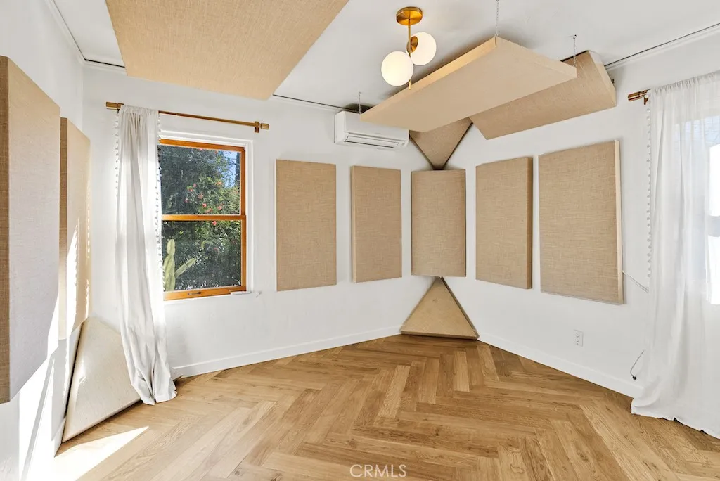 Additional image 63 of 2130 Apex, Los Angeles, CA 90039