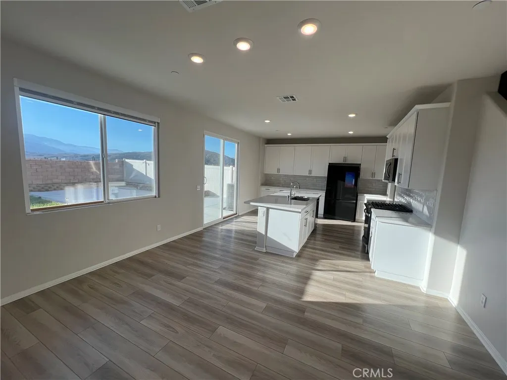 Additional image 3 of 19557 Hanging Rock Rd, Lake Elsinore, CA 92532