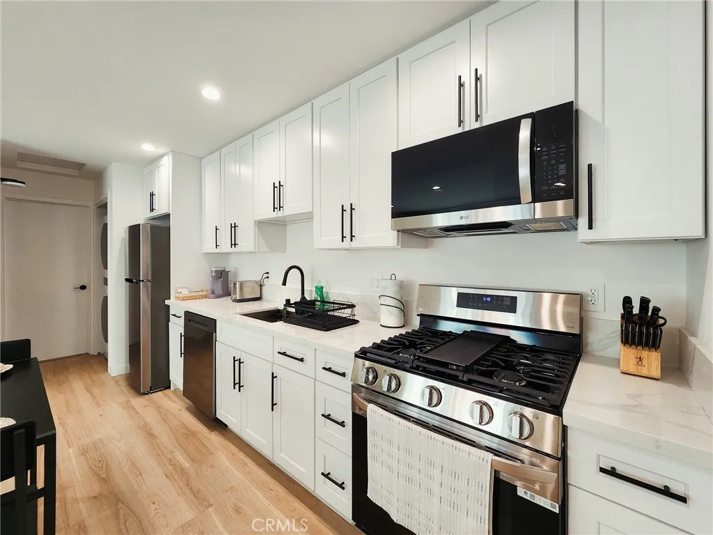 Additional image 16 of 22131 Bassett Street, Canoga Park, CA 91303