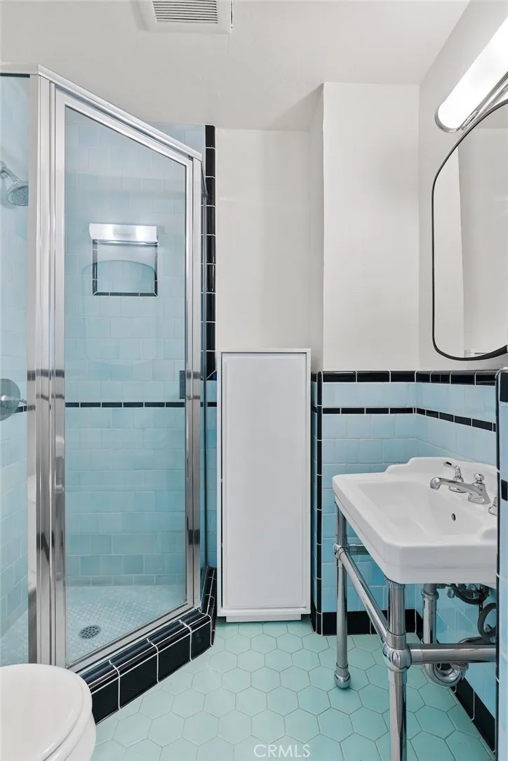 Additional image 57 of 2130 Apex, Los Angeles, CA 90039