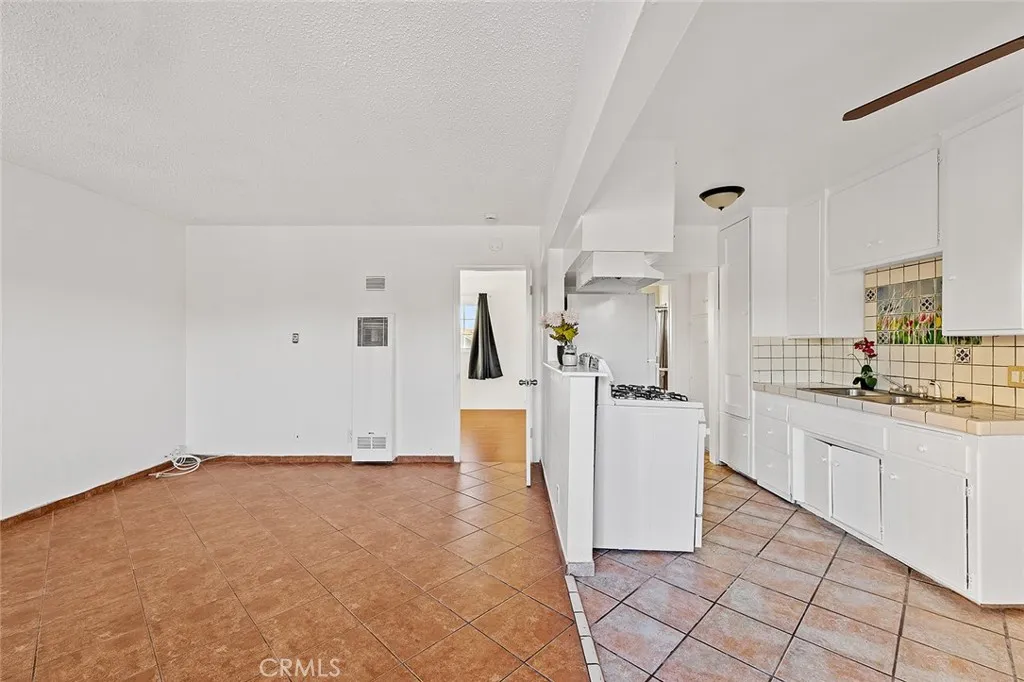 Additional image 20 of 330 W Laurel Street Unit C, Compton, CA 90220