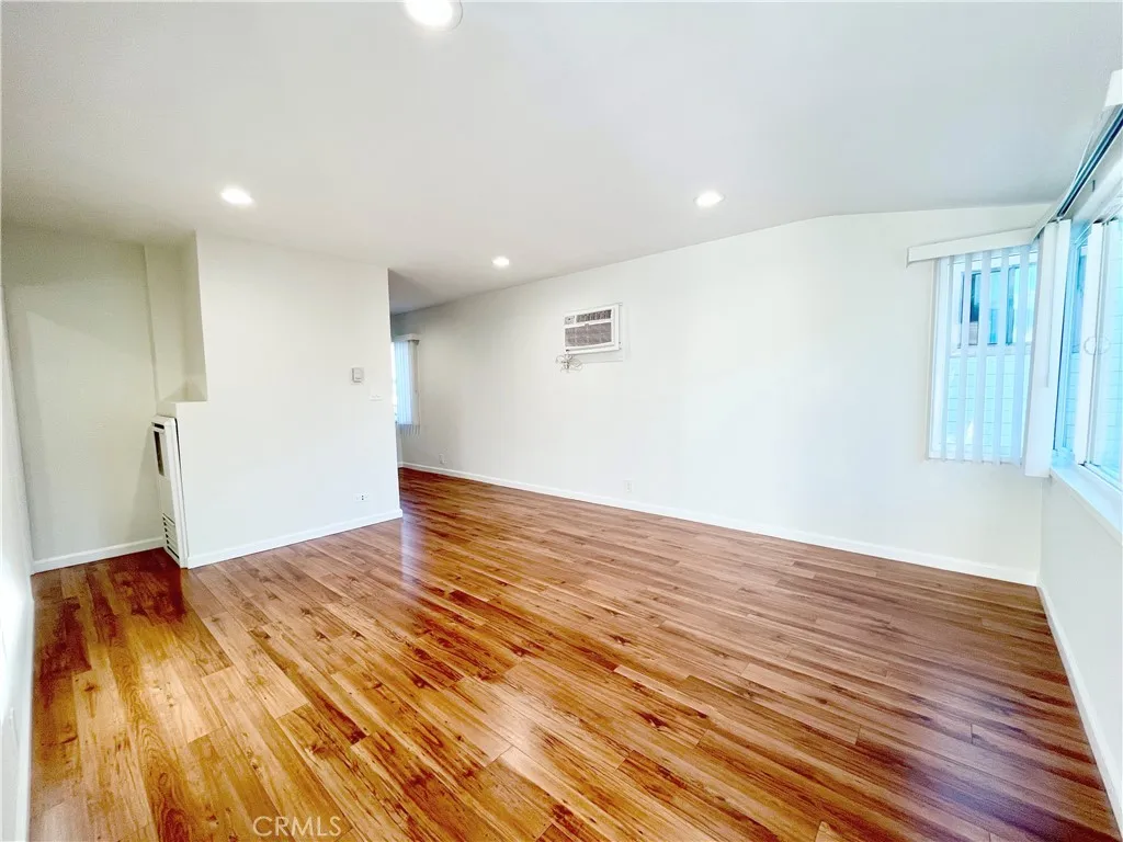 Additional image 2 of 2512 Canada Boulevard Unit 6, Glendale, CA 91208