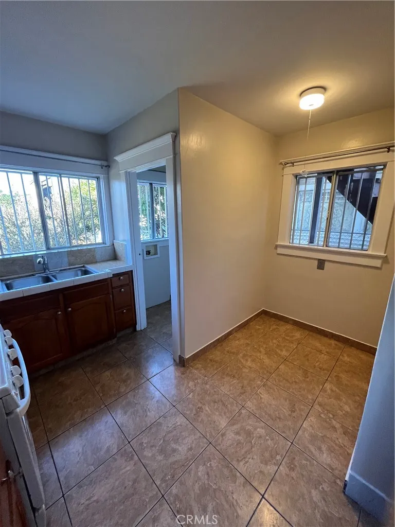 Additional image 74 of 1355 W 49th St, Los Angeles, CA 90037