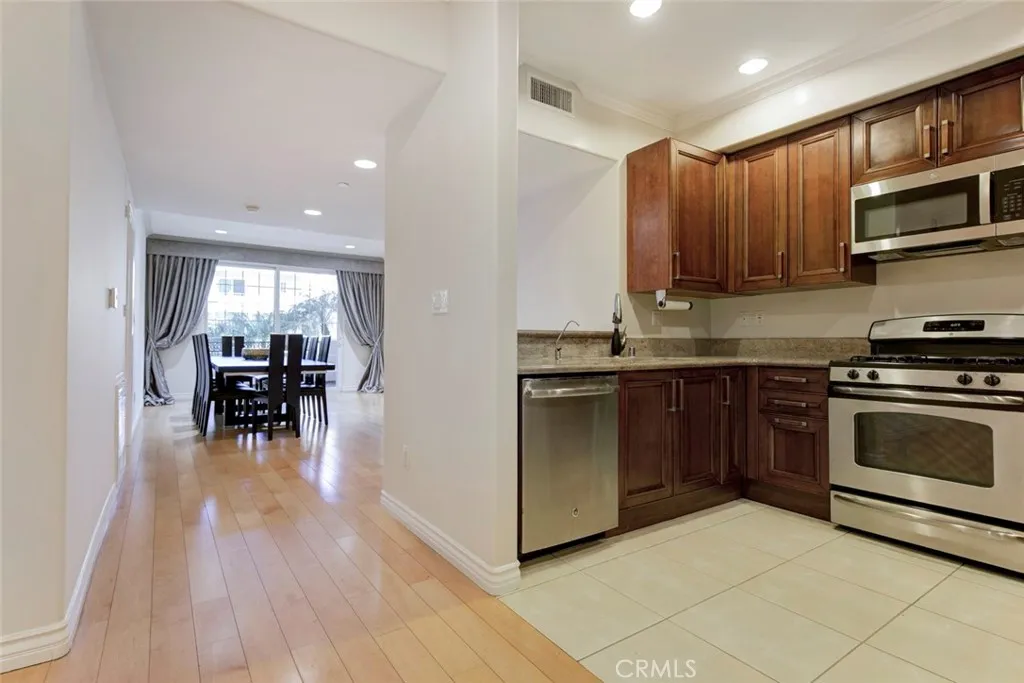 Additional image 9 of 556 E Palm Avenue Unit 102, Burbank, CA 91501