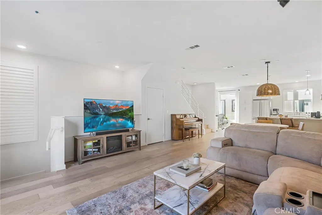 Additional image 7 of 2581 Arvia #3, Los Angeles, CA 90065