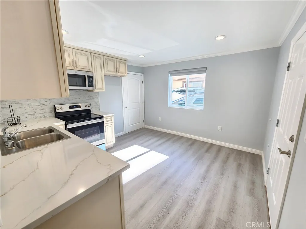 Additional image 15 of 21217 De La Guerra Street Unit B, Woodland Hills, CA 91364